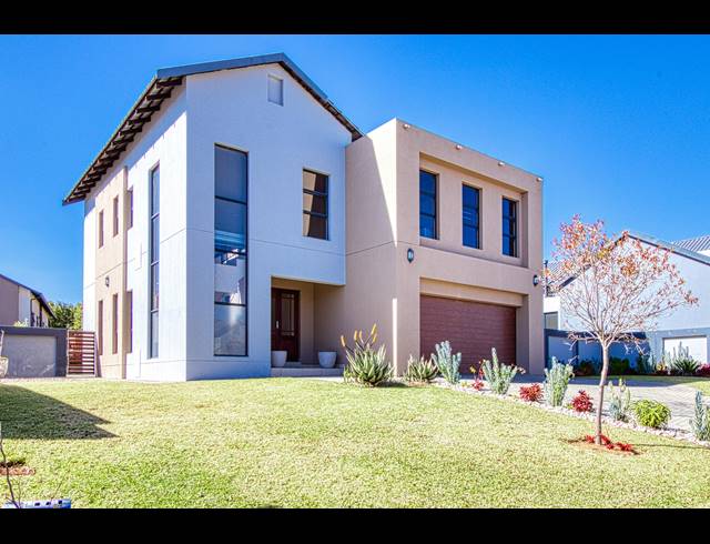 3 BEDROOM HOUSE FOR SALE IN COPPERLEAF ESTATE